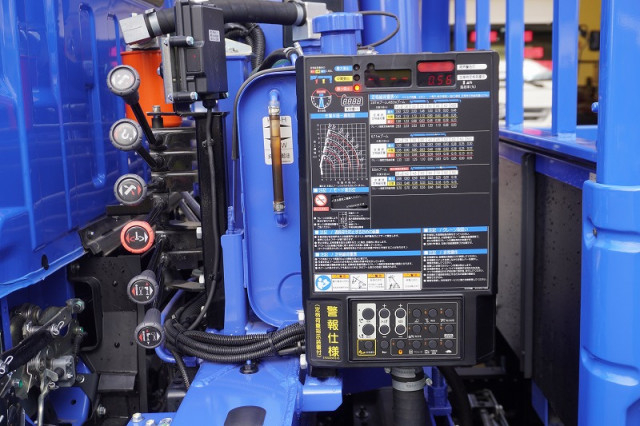 マツダ タイタン 小型 平ボディ（クレーン付） 2RG-LMR88C(98648) 30枚目