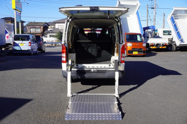 Toyota hiace Small Translation missing: en.item.body_keijou_enum.body_keijou_light_van CBF-TRH200V(98652) 15枚目
