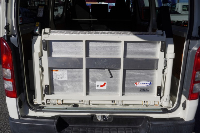 Toyota hiace Small Translation missing: en.item.body_keijou_enum.body_keijou_light_van CBF-TRH200V(98652) 23枚目