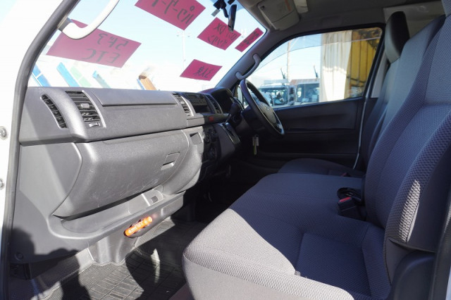 Toyota hiace Small Translation missing: en.item.body_keijou_enum.body_keijou_light_van CBF-TRH200V(98652) 37枚目