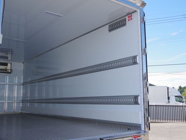 三菱ふそう ファイター 中型 冷蔵冷凍バン 2KG-FK65F(98728) 17枚目