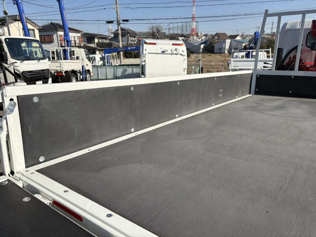 三菱ふそう キャンター 小型 平ボディ（クレーン付） 2RG-FEAV0(98783) 10枚目