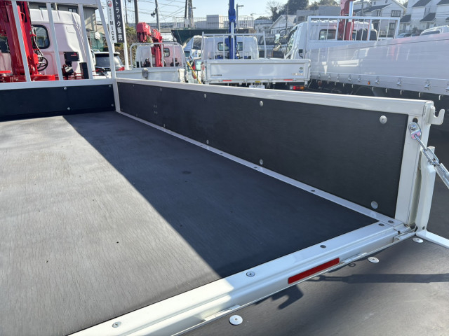 三菱ふそう キャンター 小型 平ボディ（クレーン付） 2RG-FEAV0(98783) 11枚目