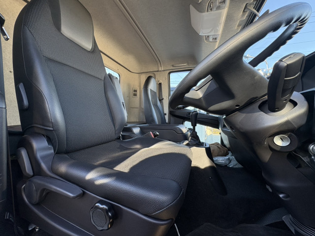 三菱ふそう ファイター 増トン 平ボディ（クレーン付） 2KG-FK62FZ(98786) 31枚目