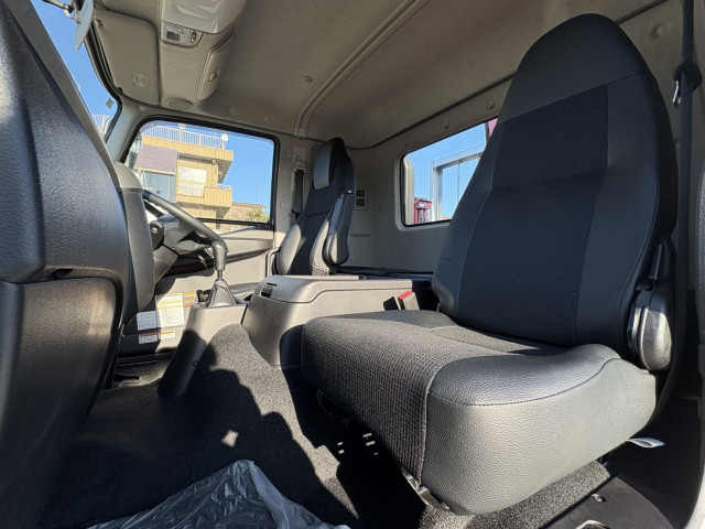 三菱ふそう ファイター 増トン 平ボディ（クレーン付） 2KG-FK62FZ(98786) 37枚目