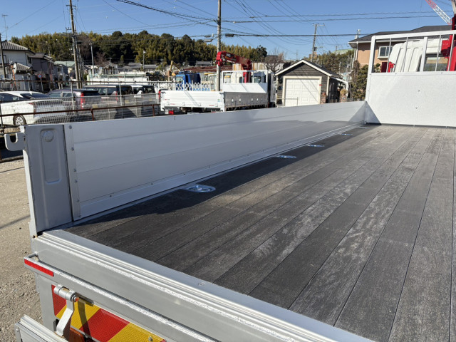 三菱ふそう ファイター 増トン 平ボディ（クレーン付） 2KG-FK62FZ(98789) 10枚目