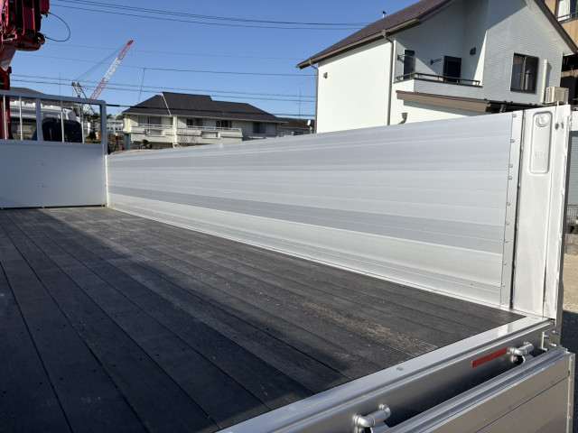 三菱ふそう ファイター 増トン 平ボディ（クレーン付） 2KG-FK62FZ(98790) 11枚目