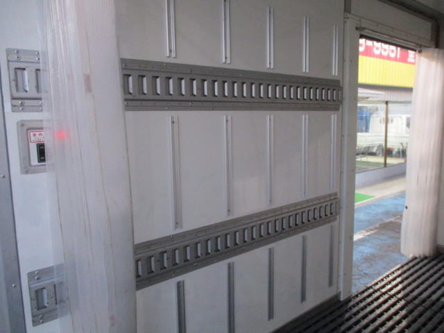 トヨタ ダイナ 小型 冷蔵冷凍バン 2RG-XZC605(98836) 16枚目