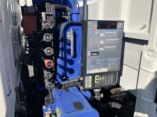 日野 デュトロ 小型 平ボディ（クレーン付） TKG-XZU650M(98837) 6枚目