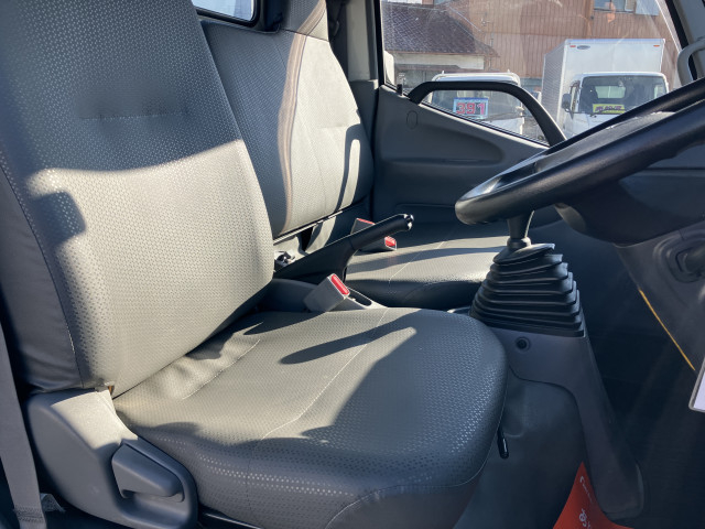 日野 デュトロ 小型 平ボディ（クレーン付） TKG-XZU650M(98837) 7枚目