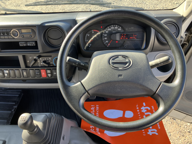 日野 デュトロ 小型 平ボディ（クレーン付） TKG-XZU650M(98837) 8枚目