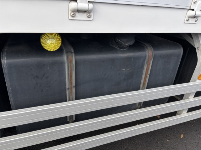 UDトラックス（日産） クオン 大型 ウィング 2PG-CD5CA(98844) 27枚目