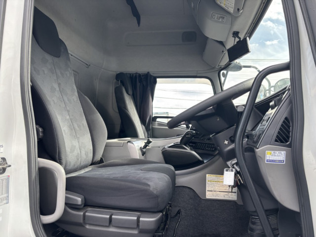 UDトラックス（日産） クオン 大型 ウィング 2PG-CD5CA(98844) 28枚目