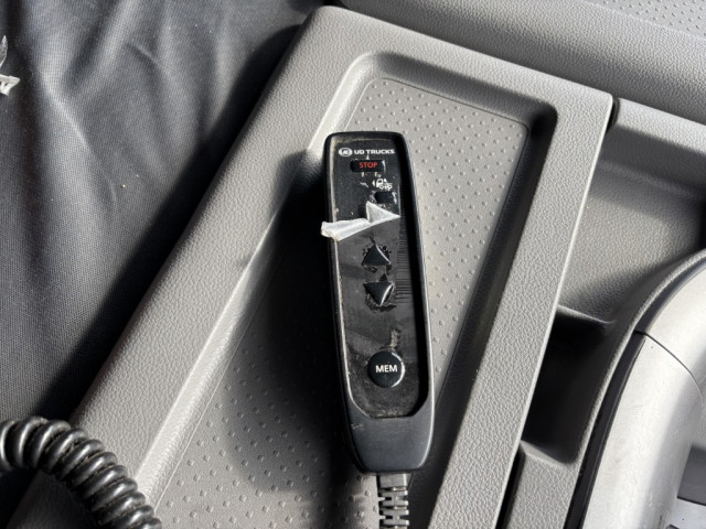 UDトラックス（日産） クオン 大型 ウィング 2PG-CD5CA(98844) 37枚目