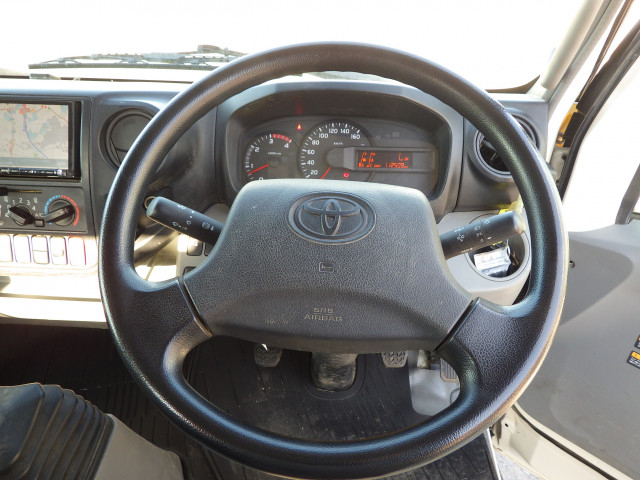 トヨタ トヨエース 小型 平ボディ（クレーン付） TKG-XZU710(98847) 15枚目