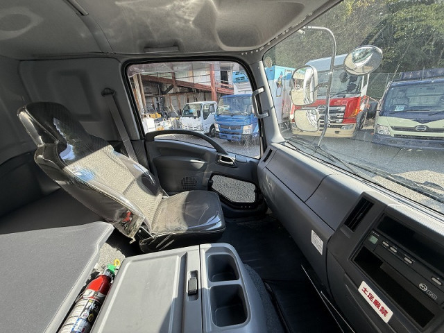 UDトラックス（日産） コンドル 小型 冷蔵冷凍バン 2PG-BRR90T2(98848) 28枚目