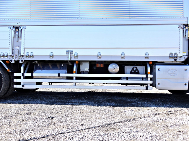 UDトラックス（日産） クオン 大型 ウィング 2PG-CD5CA(98849) 18枚目