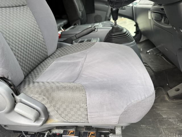 いすゞ フォワード 増トン 冷蔵冷凍バン 2PG-FSR90T2(98850) 27枚目