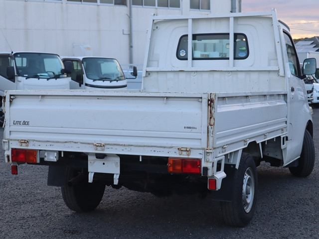 トヨタ ライトエース 小型 平ボディ DBF-S402U(98857) 2枚目