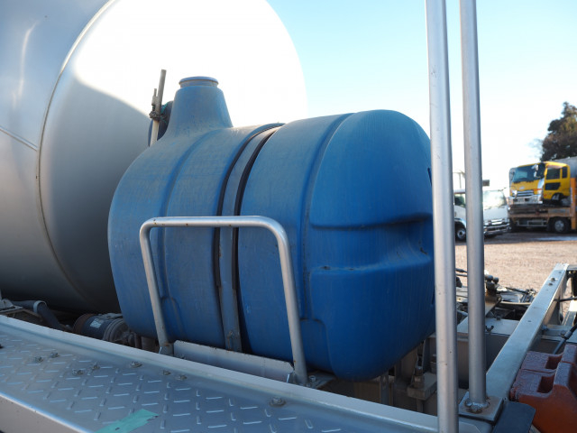 いすゞ ギガ 大型 ミキサー車 QKG-CXZ77AT(98888) 15枚目