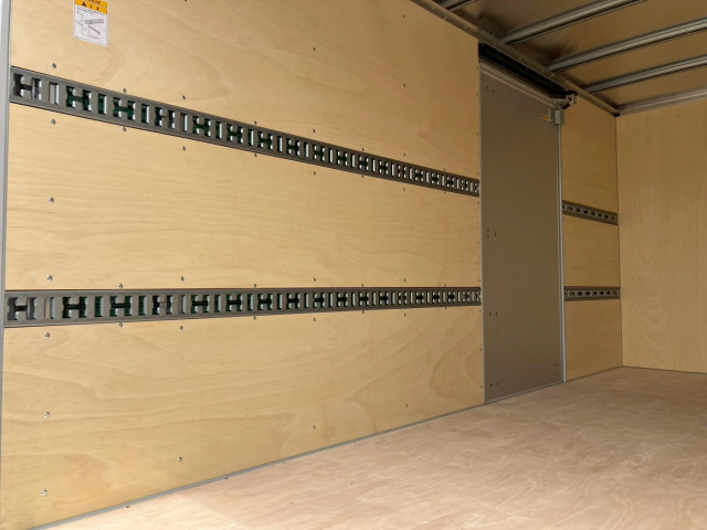 三菱ふそう キャンター 小型 バン 2PG-FEB80(98895) 7枚目