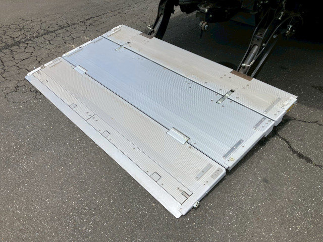 三菱ふそう キャンター 小型 バン 2PG-FEB80(98895) 8枚目