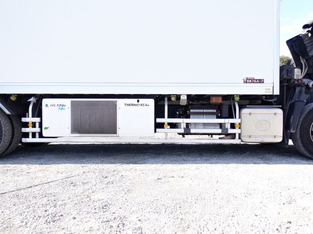 UDトラックス（日産） クオン 大型 冷蔵冷凍バン QKG-CD5ZA(98897) 19枚目