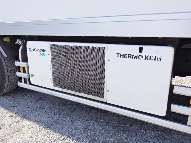 UDトラックス（日産） クオン 大型 冷蔵冷凍バン QKG-CD5ZA(98897) 20枚目