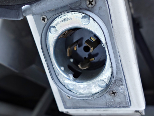 UDトラックス（日産） クオン 大型 冷蔵冷凍バン QKG-CD5ZA(98897) 24枚目