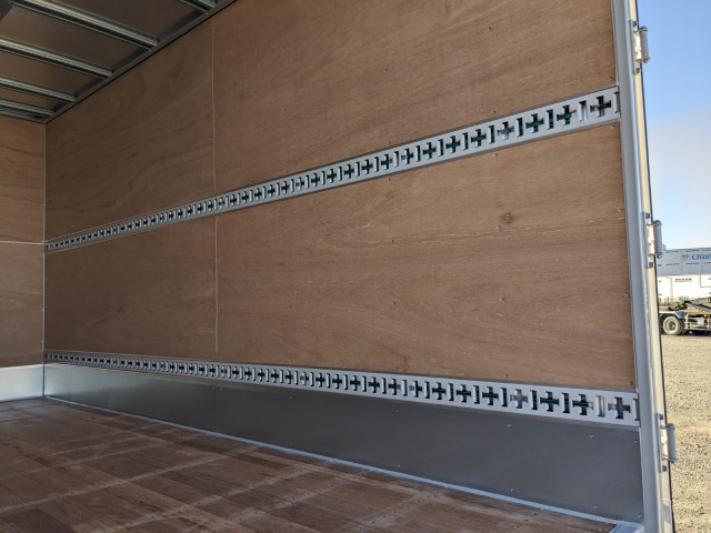 三菱ふそう キャンター 小型 バン 2RG-FEAV0(98900) 18枚目