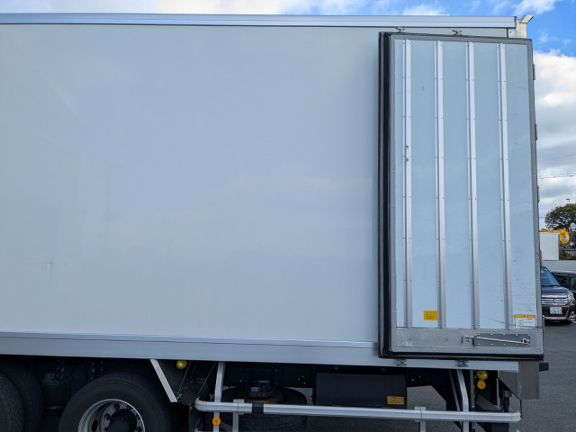いすゞ ギガ 大型 冷蔵冷凍バン 2PG-CYJ77C(98907) 10枚目
