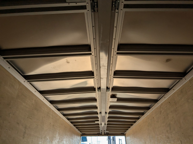 UDトラックス（日産） クオン 大型 ウィング 2PG-CG5CA(98909) 27枚目