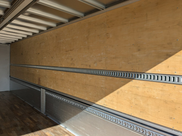 UDトラックス（日産） クオン 大型 ウィング 2PG-CG5CA(98909) 28枚目