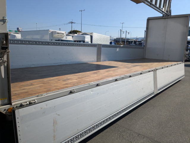 UDトラックス（日産） クオン 大型 ウィング 2PG-CG5CA(98909) 32枚目