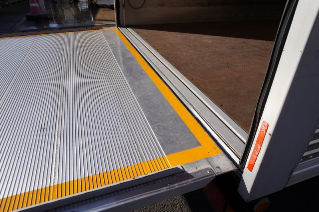 マツダ タイタン 小型 バン 2RG-LPR88AN(98932) 28枚目