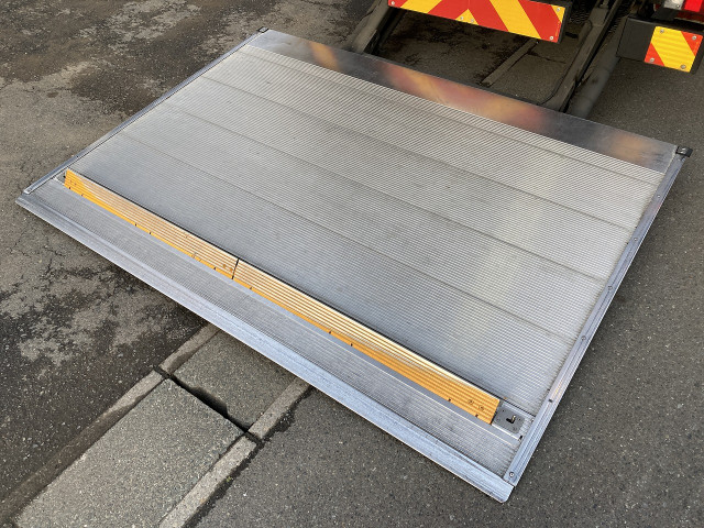 三菱ふそう キャンター 小型 バン TPG-FEB50(98943) 6枚目