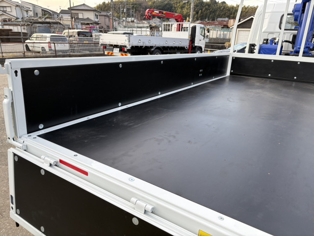 三菱ふそう キャンター 小型 平ボディ（クレーン付） 2PG-FEB90(99088) 10枚目