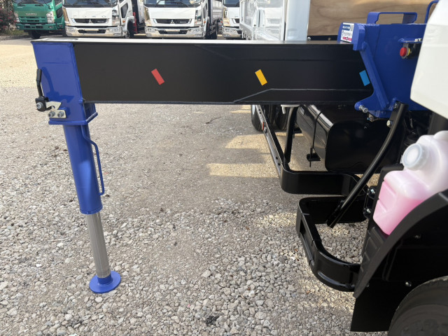 三菱ふそう キャンター 小型 平ボディ（クレーン付） 2PG-FEB90(99088) 16枚目