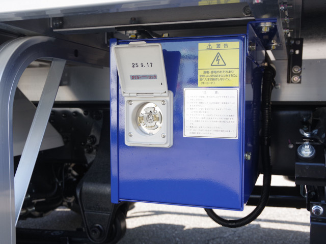 三菱ふそう ファイター 中型 冷蔵冷凍バン 2KG-FK65F(99091) 10枚目