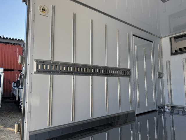 三菱ふそう キャンター 小型 冷蔵冷凍バン 2RG-FBA20(99094) 10枚目