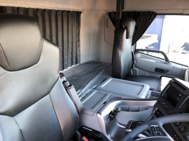 UDトラックス（日産） クオン 大型 トラクタ 2RG-GK5DAB(99098) 14枚目