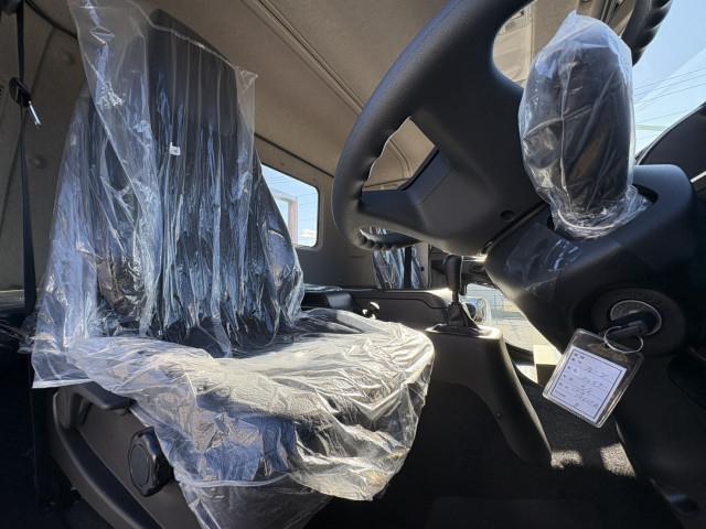 三菱ふそう ファイター 増トン 平ボディ（クレーン付） 2KG-FK62FZ(99102) 31枚目