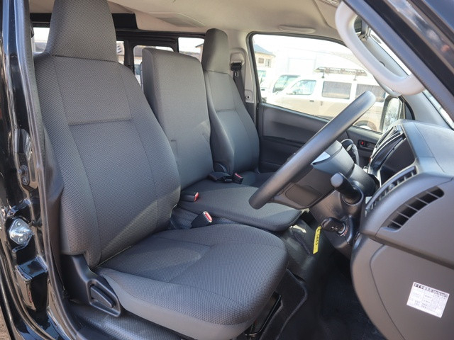 トヨタ ハイエース 小型 バン 3BF-TRH200V(99120) 32枚目