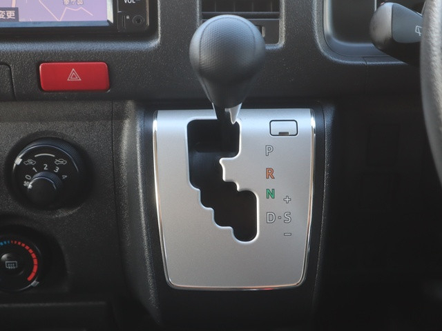 トヨタ ハイエース 小型 バン 3BF-TRH200V(99120) 41枚目