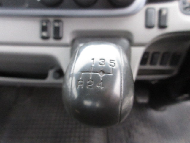 三菱ふそう キャンター 小型 平ボディ（クレーン付） 2PG-FEB50(99128) 15枚目