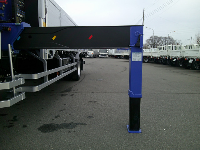 三菱ふそう ファイター 中型 平ボディ（クレーン付） 2KG-FK62F(99131) 13枚目