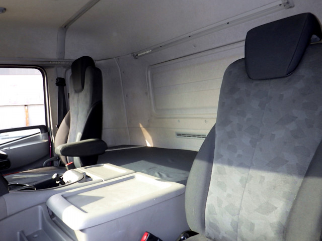 UDトラックス（日産） クオン 大型 ウィング 2PG-CG5CA(99157) 11枚目