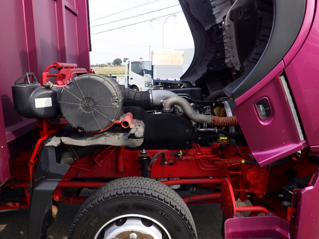 UDトラックス（日産） クオン 大型 ウィング 2PG-CG5CA(99157) 25枚目