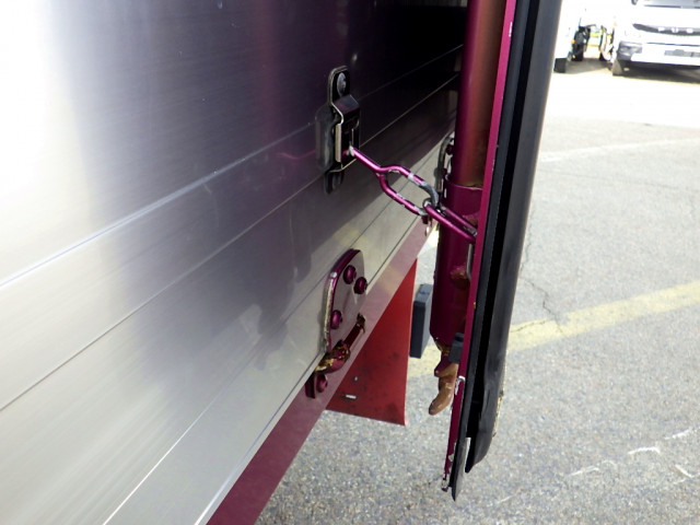 UDトラックス（日産） クオン 大型 ウィング 2PG-CG5CA(99157) 33枚目