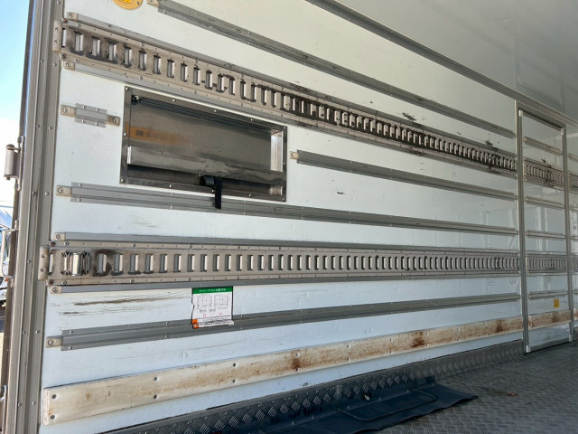 いすゞ エルフ 小型 冷蔵冷凍バン 2RG-NPR88YN(99166) 12枚目